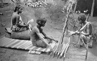 Singhalese weaving mats, 1902