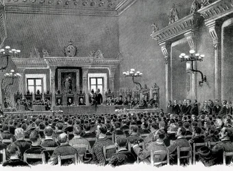 A gathering of Catalan nationalists in Manresa City Hall for the drafting of the 16 bases for the Catalan regional constitution in 1892. Drawing by Jaume Pahissa.