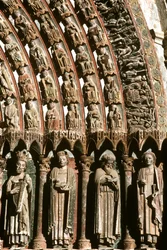 Niche and voussoir sculptures of the west portal