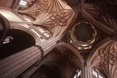 View of the ceiling at the transept crossing