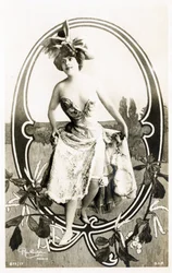 Q: Marcelle Yrven, French Actress - Theatres: Palais Royal, Folies Dramatiques, Paris - Alphabet in Postcard