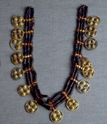 Sumerian Art: necklace with gold pendants and lapis lazuli beads used for the wedding. From the royal tombs of the site of Ur. 2600-2500 BC. National Iraq Museum Baghdad