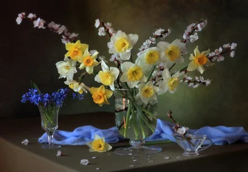 Spring Daffodil Arrangement
