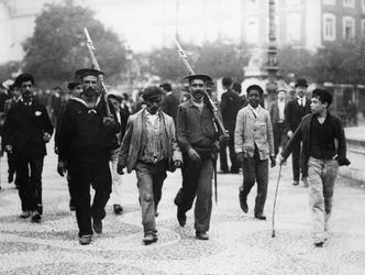 Arrest of a royalist by sailors during the Portuguese Revolution, 1910