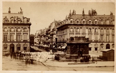Commune of Paris (1871) seen from Place Vendome with the destroyed column
