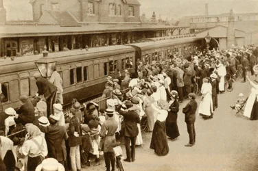 Crowds Waving Off Troops Leaving to Fight in the First World War, Britain, 1914, 1935