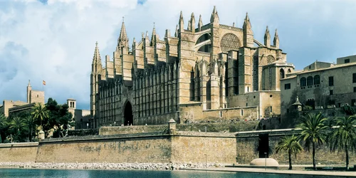 Gothic Art: View of the Cathedral of Saint Mary, Palma de Mallorca. 1260-1630, Palma de Mallorca (Mallorca), Spain