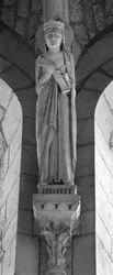 In a warhead fall, the Queen of the Old Testament. Anonymous sculpture. Collegiale Saint Sylvain, Levroux