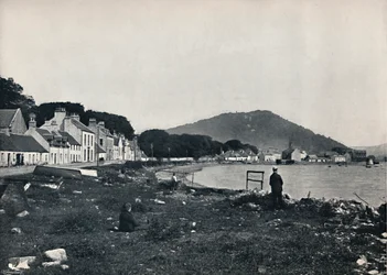 Inveraray - The Town and the Hill of Duniquoich