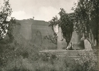Meingoon Pagoda and Great Bell