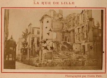 Municipality of Paris (1871): View of the Buildings Destroyed in Rue de Lille in May 1871