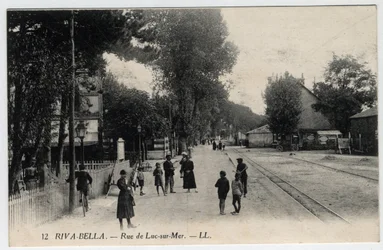 Normandy, Calvados, Ouistreham: view of the street of Luc sur Mer in Riva Bella - Postcard late 19th-beginning 20th century