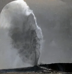Old Faithful, Queen of Geysers, Yellowstone National Park, Wyo., U.S.A., 1904.