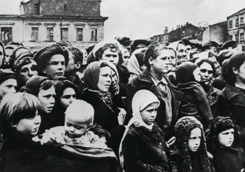 People of the Russian city of Smolensk after its liberation by the Red Army, 1943