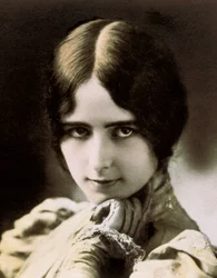 Portrait of Cleo de Merode. Photograph