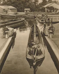 Pushing a Monkey Boat Through The Lock at Brentford