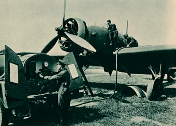Refuelling a Wellesley Bomber