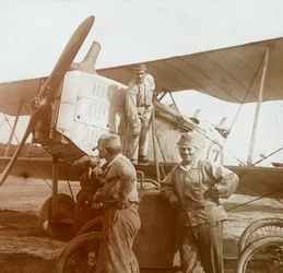 Refuelling biplane