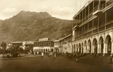 Round the Crescent, Aden