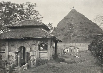 Ruwanwali Dagoba at Anuradhapura, East Side