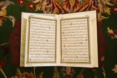Sheikh Zayed Grand Mosque: Koran, Abu Dhabi, United Arab Emirates