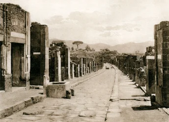 Strada dell Abbondanza, Pompeii, Italy