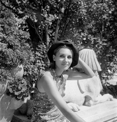 THE ACTRESS PAOLA PITAGORA AT THE XXV INTERNATIONAL FILM FESTIVAL IN VENICE LIDO - 1964