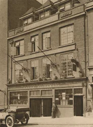 The Tiger Tavern on Tower Hill, c1935