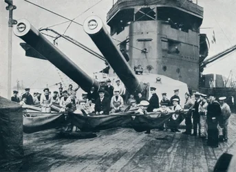 The Big Guns of HMS New Zealand, c1914