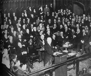 The Launching of the War Loan
