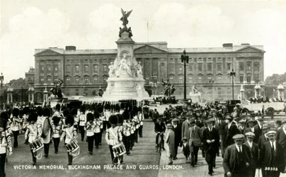 Victoria Memorial, Buckingham Palace and Guards, London