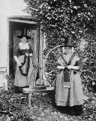 Welsh women with a spinning wheel