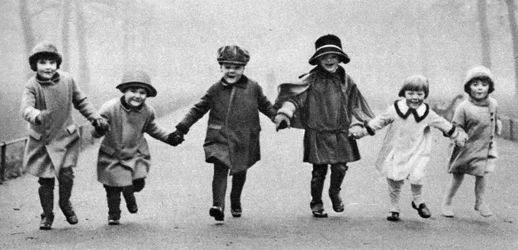 Young children in Hyde Park, London, 1926-1927