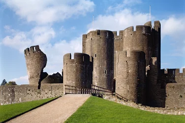 Caerphilly Castle, Exterior view showing bridge and Leaning Tower, English School, 13th century, completed 1277, Glamorgan, Wales