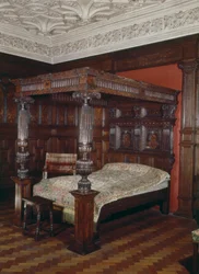 Four-poster bed, carved oak, 16th-17th century