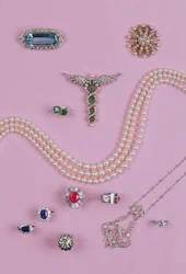 Selection of Victorian and Edwardian jewellery: aquamarine brooch, ten point star brooch, diamond and platinum pendant, sapphire, ruby and emerald rings