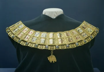 The Great Chain of the Golden Fleece