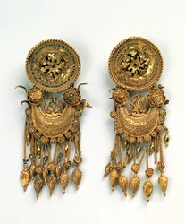 Attican earrings decorated with filigree granulation and enamel, from the Bosporan Kingdom, first half of the 4th century BC