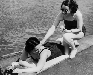 Girls at the Serpentine Lido
