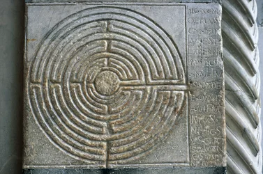 Labyrinth on the portico of the cathedral, Cathedral of St Martin