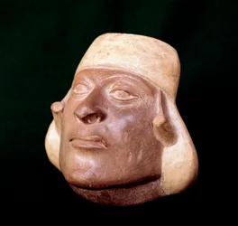 Pre-Columbian art, Moche civilization: terracotta vase representing a man