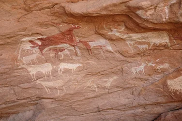 Rock art, Prehistory: Painting of a set of cattle in an ornate shelter, in the Uweinat massif, Sudan