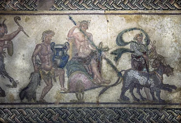 Roman art: the triumph of Dionysus. The god climbed on a tank in the center. It wears a laurel wreath and holds a thyrse. Two panthers are advancing in front of him.