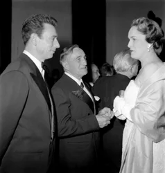 The Movie Critic Georges Sadoul with the Actor and Pop Singer Yves Montand and the Begum Jeanne Andre of Aix les Bains in Cannes - 1954