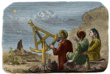 Astronomy: Arab scientists raising the height of the Sun in the Plain of Babylon around 825. They use a quarter circle with pinnules. Engraving from 1857 in Le Musee Des Sciences