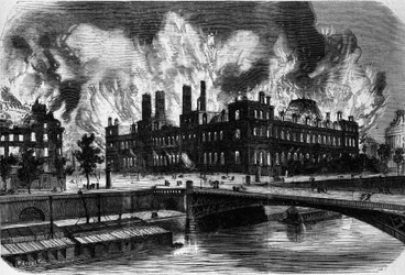 Paris, the Commune: Fire of the Hotel de Ville on 24 May 1871 (engraving of the 19th century)