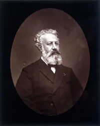 Portrait medallion of Jules Verne - in “Les Hommes d