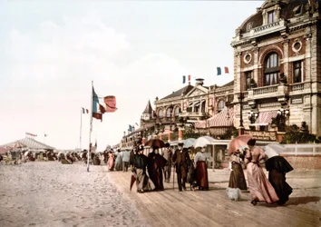 Promenade - Grand salon - Trouville. Photochrome ca. 1890