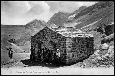 Road to the Port of Gavarnie: The Shelter (Mountain Refuge) - Postcard, late 19th century