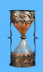 16th century hourglass
